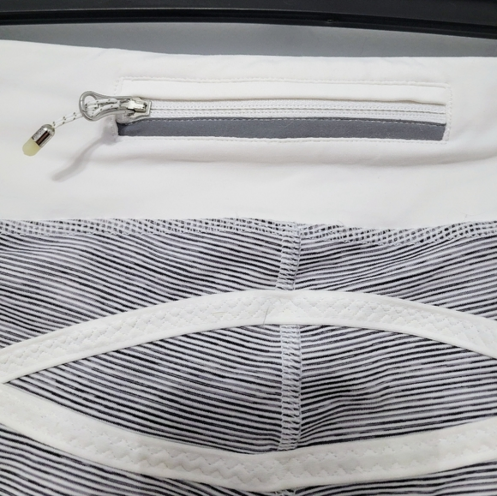 Lululemon Run: Pace‎ Crop Athletic Legging "Wee Are From Space" White Combo Sz 2 - Picture 11 of 14